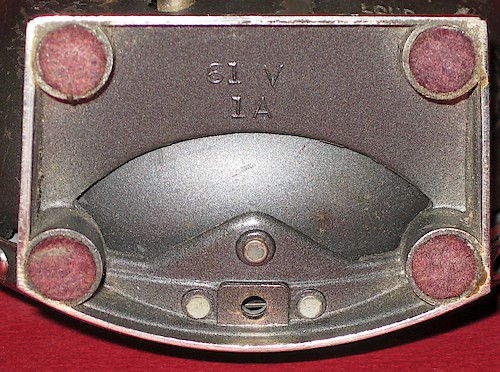 2 Cut-out 61V. Large lettering (about 2.7 mm tall). Cut-out base. 1A or 2A. 1951 to 1956. (Possibly mid-1951 to mid-1953.). Base 2, cut-out, 1A