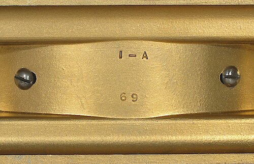 1 Base is only 1 11/16 inches deep. The cavity number "1 - A" or "2 - A" has wide spacing. Used from the beginning of Style 4 though ca. October 1934.. Big 4 Base 1 "1 - A"