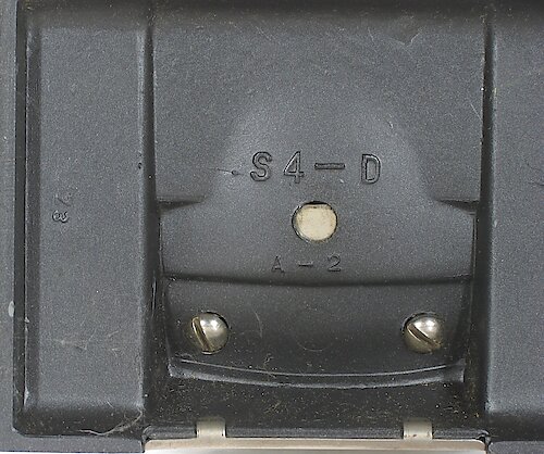 2 "Z3" Like base 2 but with auxiliary lettering "Z3" rotated 90 degrees, located on the right side (for A - 1) or left side (for A - 2). Used from ca. May 1946 on.. Big 5a Base 2, "A - 2", Z3