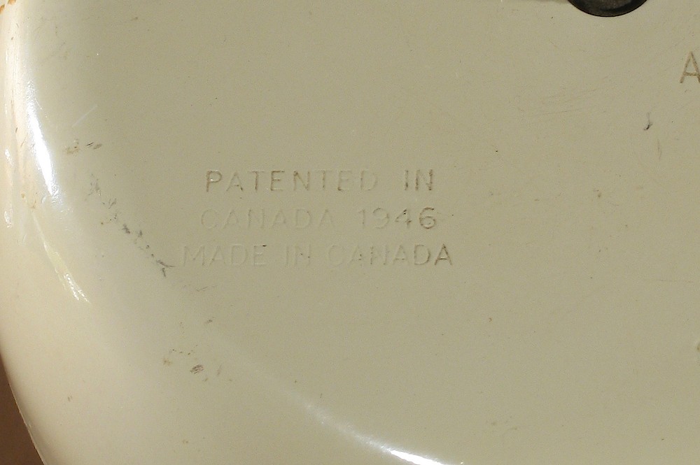 Westclox Canada America Y66 Ivory Plain. PATENTED IN 
CANADA 1946
MADE IN CANADA