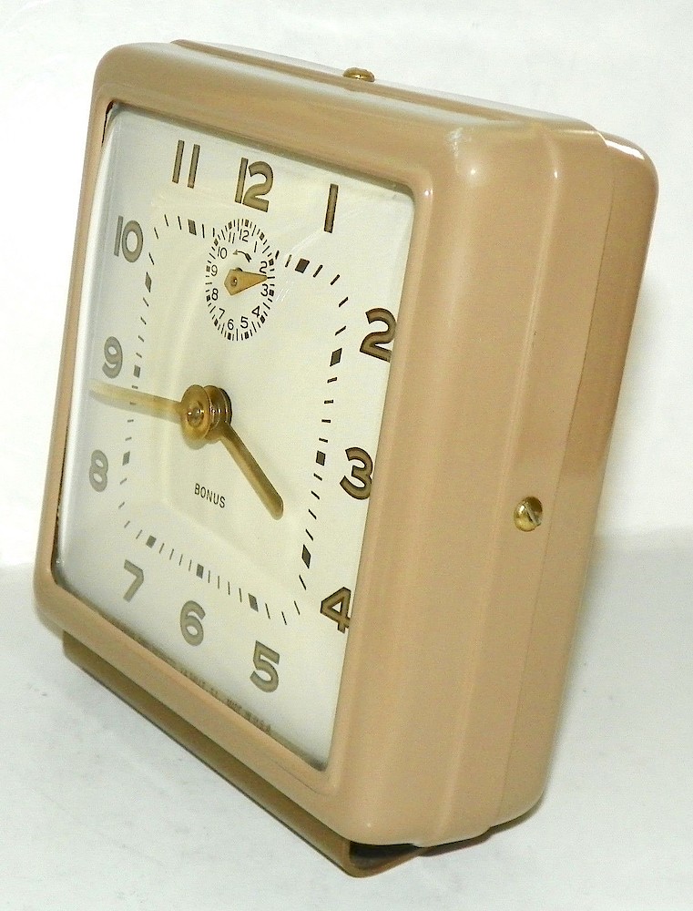 Westclox Columbia Bonus Beige Plain. Westclox Columbia Bonus Beige Plain Clock Example Photo