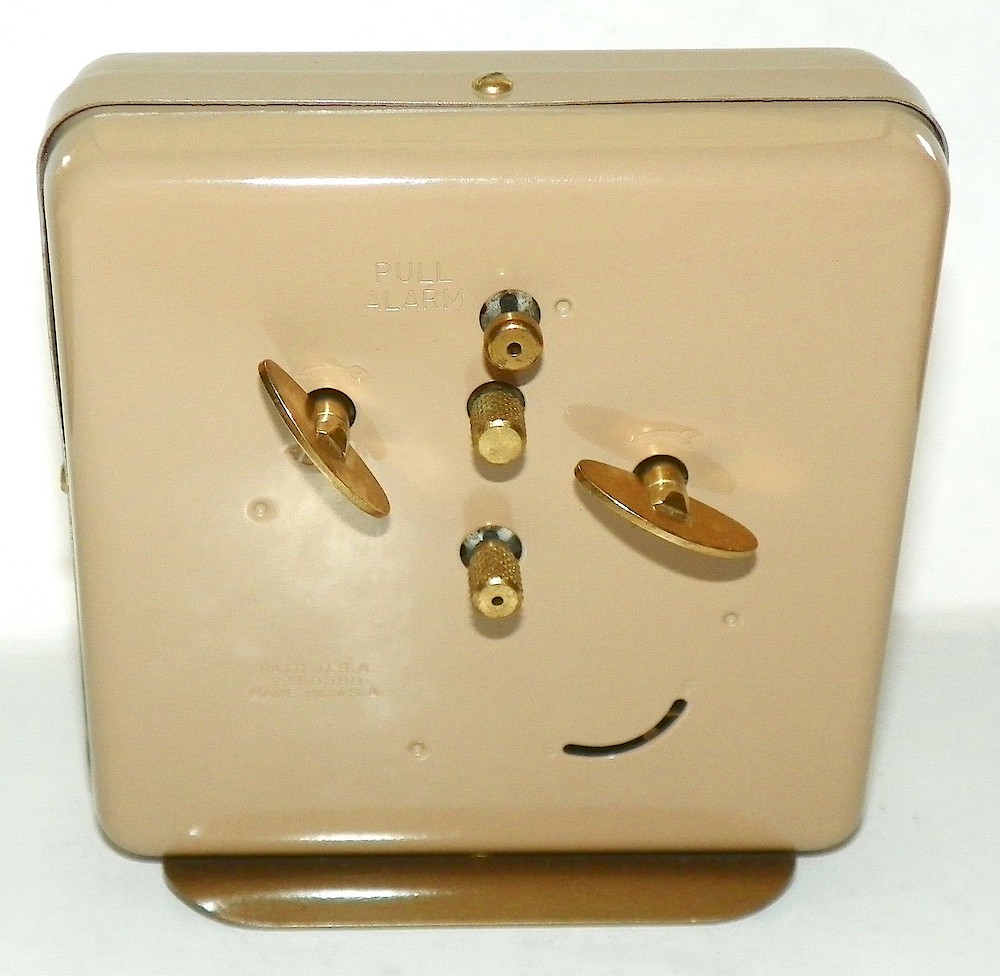 Westclox Columbia Bonus Beige Plain. Westclox Columbia Bonus Beige Plain Clock Example Photo