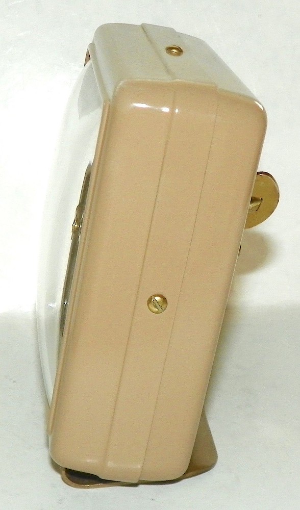 Westclox Columbia Bonus Beige Plain. Westclox Columbia Bonus Beige Plain Clock Example Photo