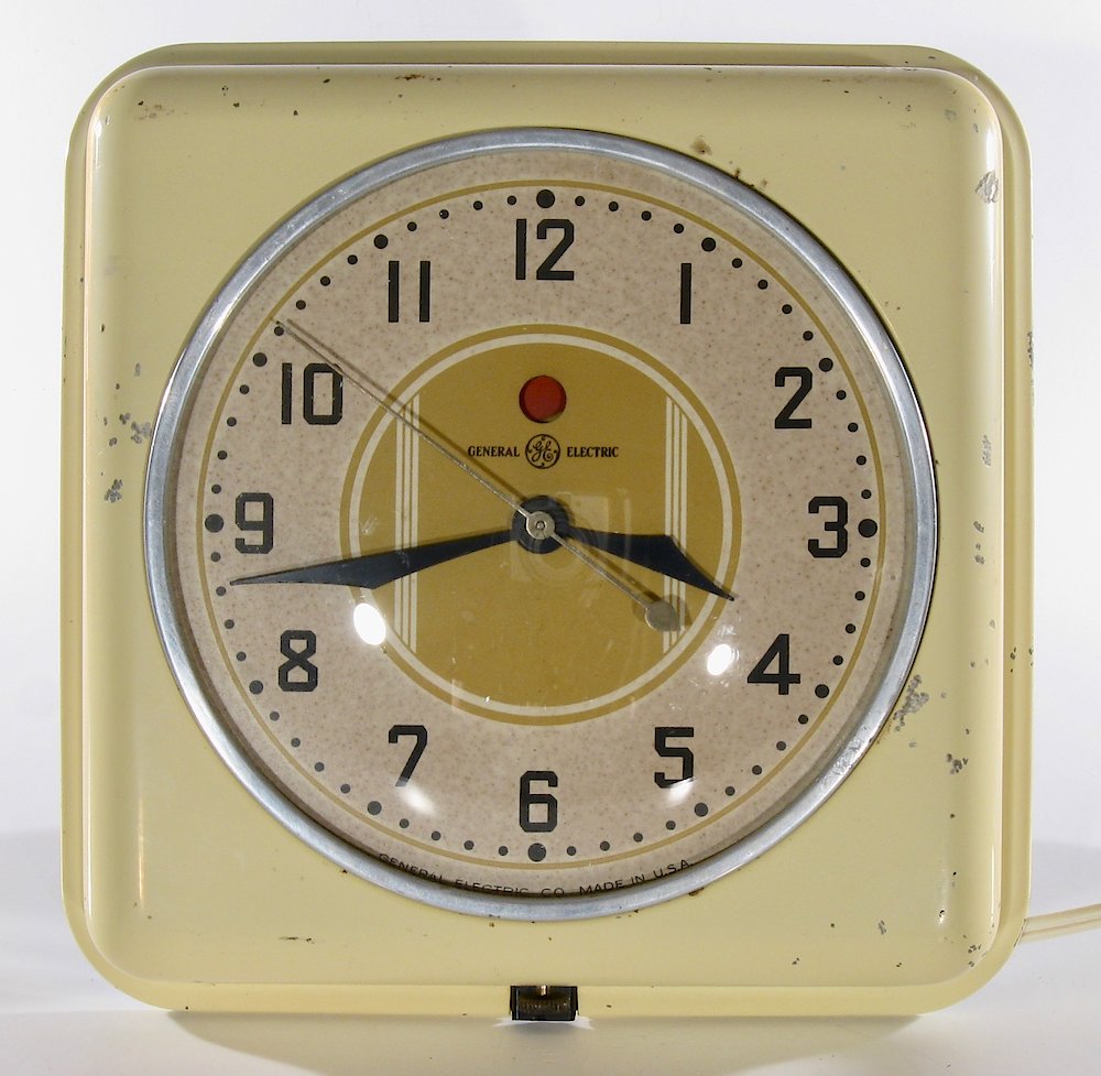 General Electric 2h08 Ivory. General Electric 2h08 Ivory Clock Example Photo