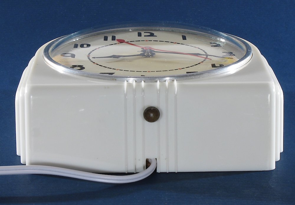 Telechron 2h07 White. Telechron 2h07 White Clock Example Photo