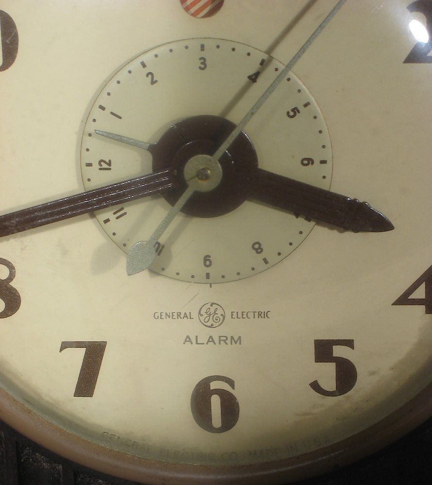 General Electric 7h154 Brown. General Electric 7h154 Brown Clock Example Photo