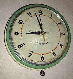 Westclox Manor Ivory And Green S4a. Westclox Manor Ivory And Green S4a Clock Example Photo