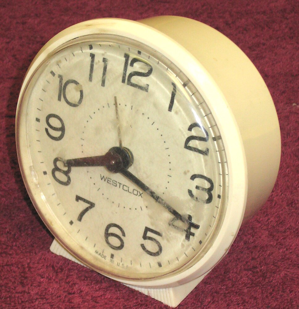 Westclox Bingo Style 4 Ivory Plain. Westclox Bingo Style 4 Ivory Plain Clock Example Photo
