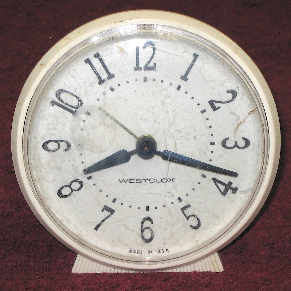 Westclox Bingo Style 4 Ivory Plain. Westclox Bingo Style 4 Ivory Plain Clock Example Photo