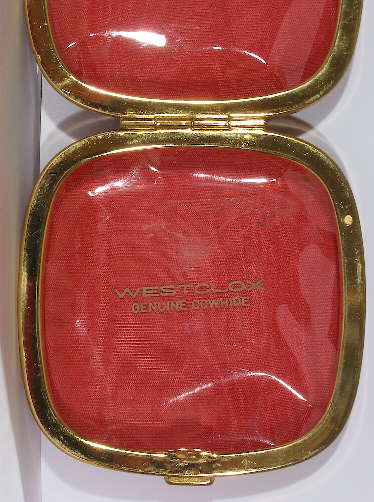 Westclox Travette Deluxe Red. Westclox Travette Deluxe Red Clock Example Photo