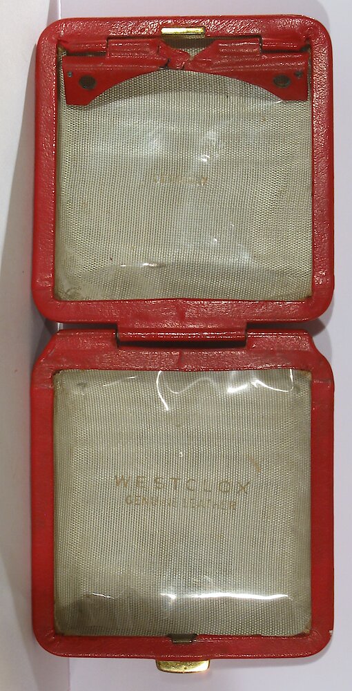 Westclox Travette Red. Westclox Travette Red Clock Example Photo