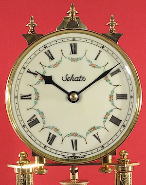 Schatz Standard 400 Day Early Logo Roman Numeral. Dial showing that the Schatz logo is black and is horizontal (the standard Schatz logo is red and is slightly inclined.)
