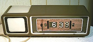 Westclox Moonbeam Digital Mechanical Flashing Light Alarm Clock. Moonbeam Digital Mechanical woodtone. Photo courtesy eBay seller sknyeebs.