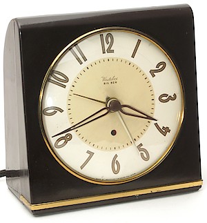 Westclox 1948 Big Ben Brown Bakelite Electric Plain. Example dated 9-51 (September 1951). This is the second dial type (off-white outside and beige center).