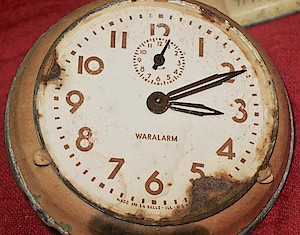 Westclox Baby Ben Style 5 Waralarm Ivory Plain. Dial says WARALARM. Bottom of dial says MADE IN LA SALLE . ILL . U.S.A.