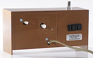 Westclox Moonbeam Style 3 Flashalarm Woodgrain
