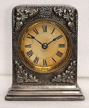 Westclox F W Gun Metal. Patent date: Oct 28th, 1902

Movement date: 3-25-8

Comments: this clock is missing its alarm set knob

Courtesy of Mark Hursch (Australia).