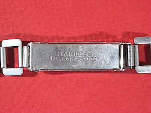 Westclox Wrist Ben Style 2 Metal Bracelet. 2. STAINLESS

U.S. PAT 1966063

Issued to Charles A. Domler, Providence, R. I., assignor to The Hadley Company, Providence, R.I., a corporation of Rhode Island

Application February 18, 1931, Serial Number 515,620.

Patented July 10, 1934, 1,966,063