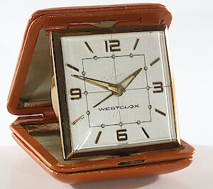 Westclox Travette Tan. 1958-style. 1 jewel movement (impulse pin - clear - sapphire?)