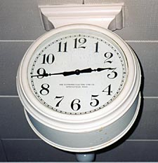 Double-dial corridor clock
